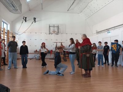 Rendhagyó történelemóra az Anjou korról